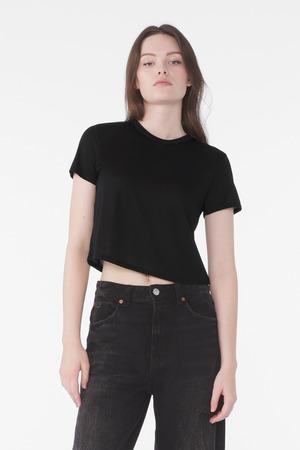 8882 Women's Flowy Cropped Tee
