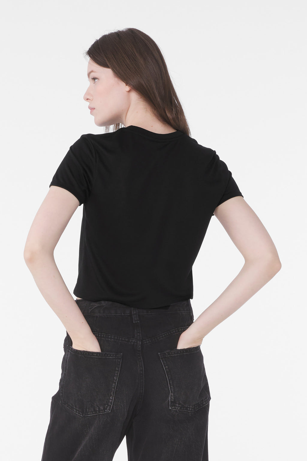 BC8882_black_model_back.jpg