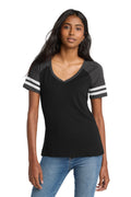 DM476_blackheatheredcharcoal_model_front.jpg