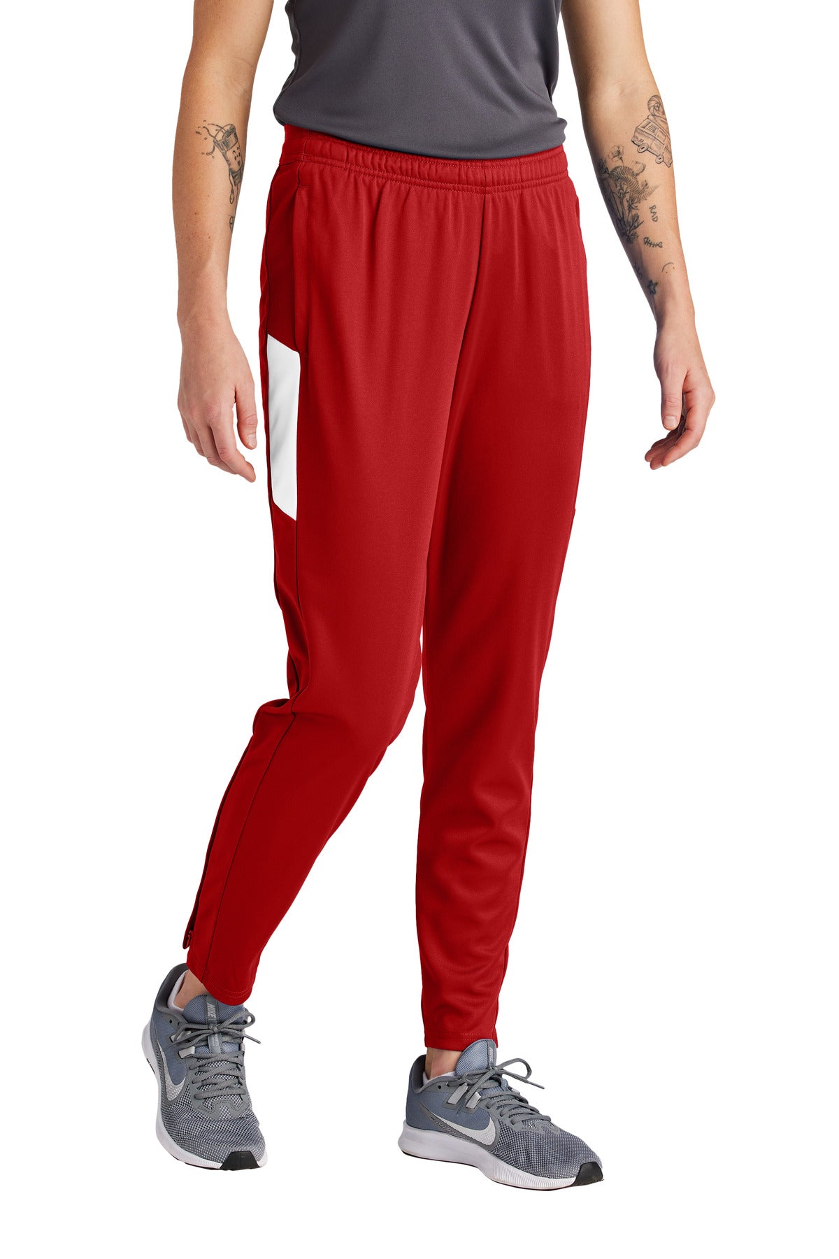 LPST800_DEEPREDWHITE_Model_Front.jpg