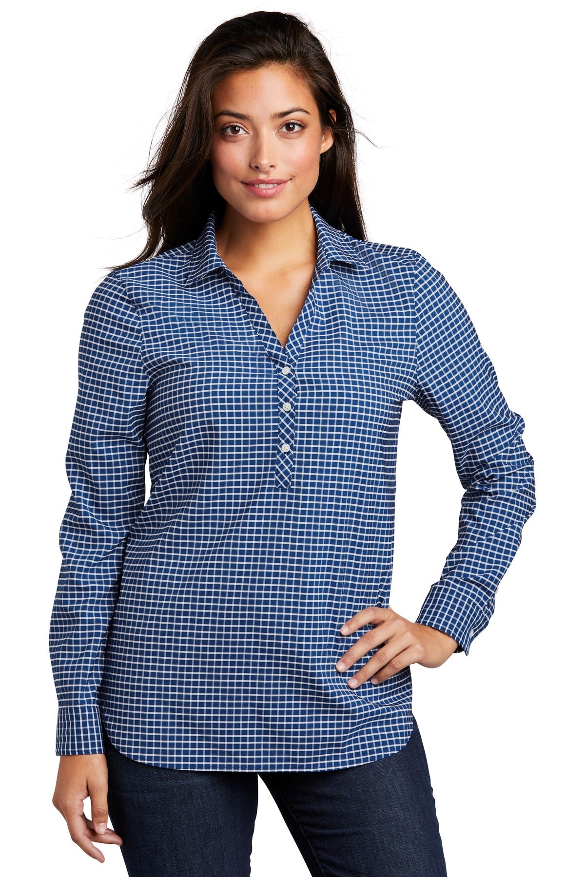 LW680_truebluewhite_model_front_112019.jpg