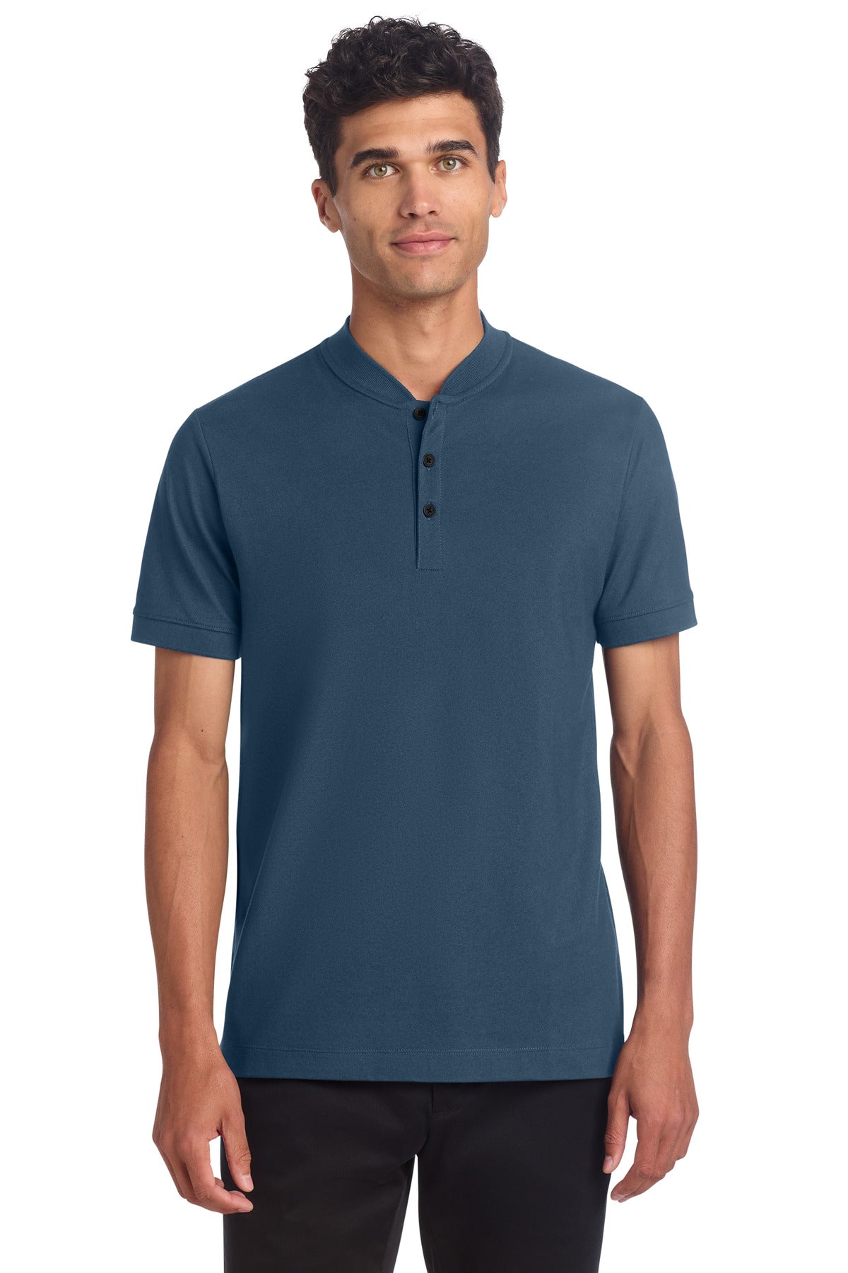 MM1008_insigniablue_model_front.jpg